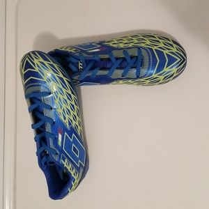 FORZA ll Jr. LOTTO Scoccer Cleats Pre Owned Size 4. Color Blue & Green